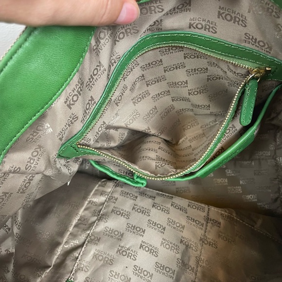 Michael Kors Signature Jet Set Large Green Trim Gold Monogram Tote Bag - Picture 8 of 10